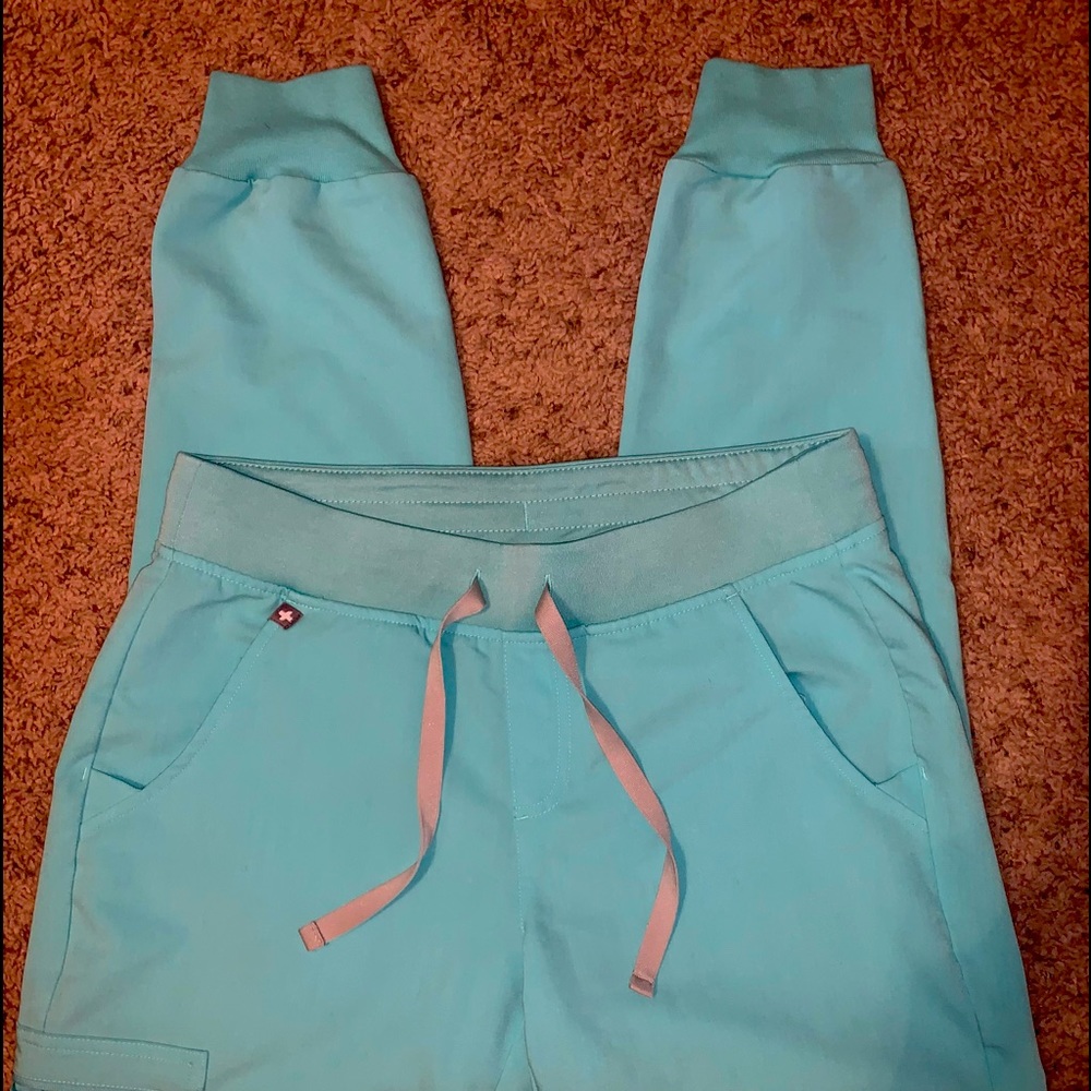 Figs scrubs. Fresh Aqua. Zamora joggers/Casma top. Both small.